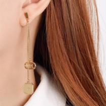愛用♥韓国人気のアクセサリー CELINE偽物 セリーヌイヤリング 耳元を女性らしく彩る 一気に上品な雰囲気
