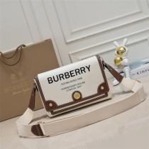 注目のトレンド新品 BURBERRY 偽物 ショルダーバッグ レザー キャンバス Horseferry プリント ロゴ ボタン 